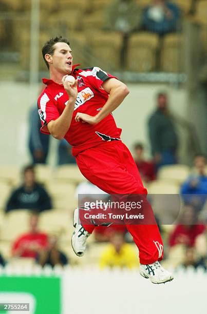 Shaun Tait of the Redbacks in action in the ING Cup match between the Southern Redbacks and the New South Wales Blues at Adelaide Oval November 23,...