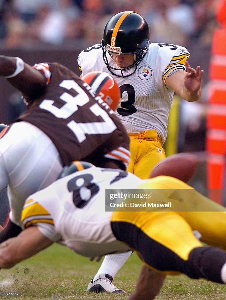 Jeff Reed Kick Kicker Jeff Reed of the Pittsburgh Steelers kicks a 46 yard field ...