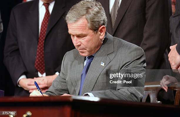 Signing Rfs W. Bush 1,990 Us Bush Pentagon Stock Photos, High-Res Pictures, and Images ...