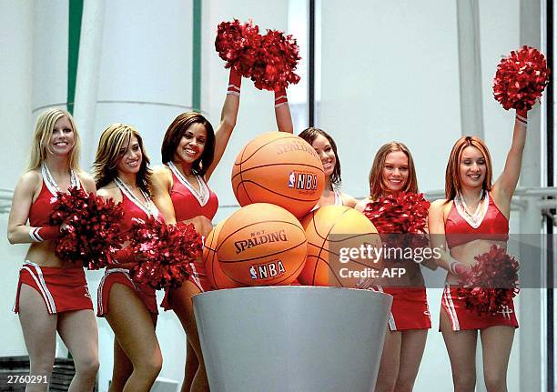 Houston Rockets Dance 1,048 Red Bull 2003 Photos & High Res Pictures - Getty Images