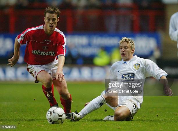 Scott Parker of Charlton Athletic battles with Alan Smith of Leeds United during the FA Barclaycard Premiership match between Charlton Athletic and...