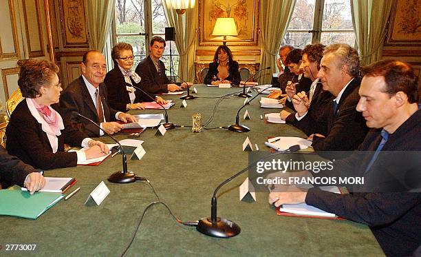 French President Jacques Chirac poses at the beginning of a work meeting about Aids with French doctors and professors, 01 December 2003 at the...