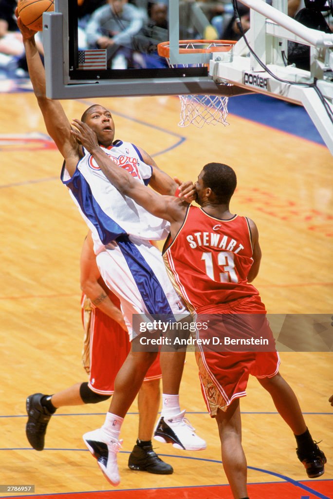 Bobby Simmonds Bobby Simmons of the Los Angeles Clippers puts a shot up against ...
