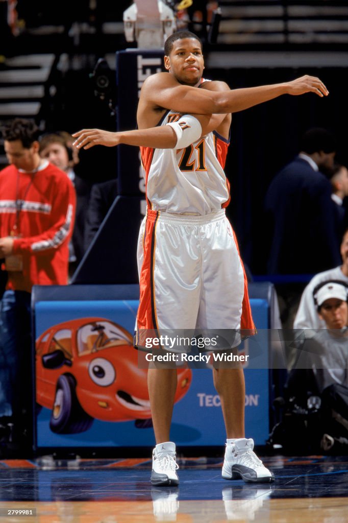 Susan Lampley Sean Lampley of the Golden State Warriors takes a moment to stretch ...