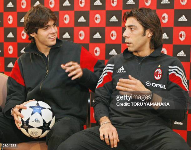 Portugeese midfielder Rui Manuel Cesar Costa of Italian football club AC Milan chats with his Brazilian teammate Kaka during a press conference in...