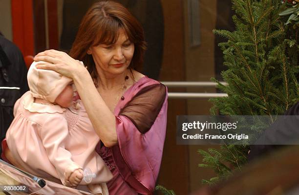 Woman holds Alice Pavarotti, the daughter of Luciano Pavarotti and Nicoletta Mantovani at the end of the wedding of Luciano Pavarotti and Nicoletta...