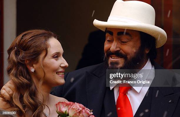 Opera star Luciano Pavarotti and Nicoletta Mantovani smile as they leave the Teatro Comunale at the end of their wedding December 13, 2003 in Modena,...