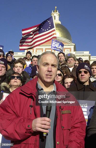 Bill Dean, younger brother of democratic presidential front-runner Howard Dean, campaigns for his brother at a rally on the steps of the...