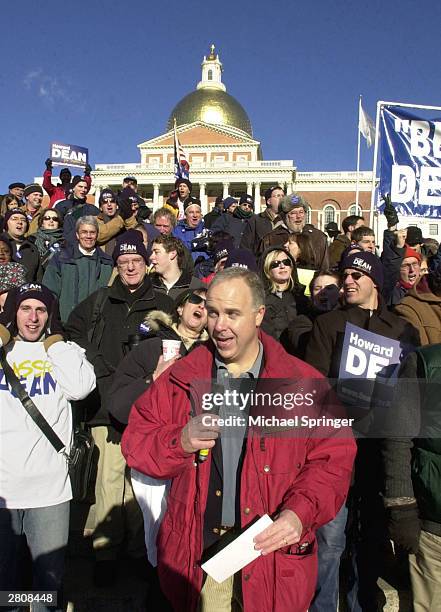 Bill Dean, younger brother of democratic presidential front-runner Howard Dean, campaigns for his brother at a rally on the steps of the...