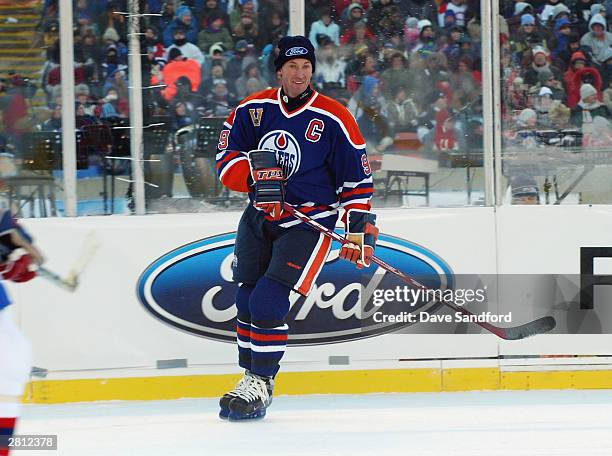 Wayne Gretzky of the Edmonton Oilers watches the play from the wing against the Montreal Canadiens during the Molson Canadien Heritage Classic on...