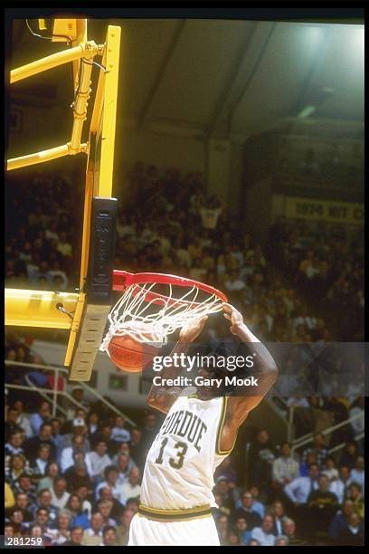 Forward Glenn Robinson of the Purdue Boilermakers sinks the ball during a game against the Wisconsin Badgers. Mandatory Credit: Gary Mook /Allsport