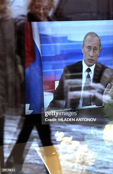 Putin Window 1,067 Interactive Window Display Stock Photos, High-Res Pictures, and ...