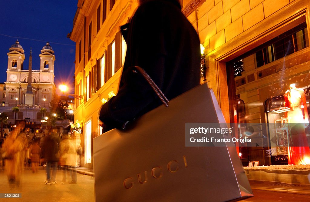 Italians Browse Rome's Top Boutiques For Christmas Gifts
