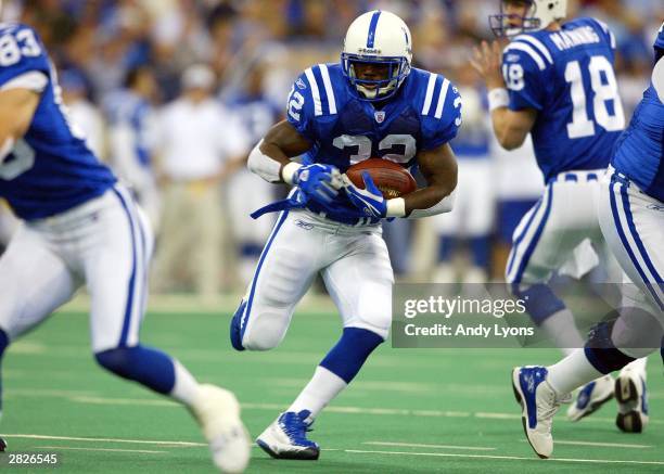 Edgerrin James of the Indianapolis Colts runs with the ball against the Denver Broncos December 21, 2003 at the RCA Dome in Indianapolis, Indiana.