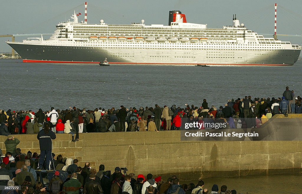 World's Biggest Passenger Liner Queen Mary II Sets Sail
