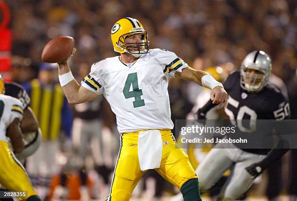 Brett Favre of the Green Bay Packers passes against the Oakland Raiders December 22, 2003 at the Network Associates Coliseum in Oakland, California.