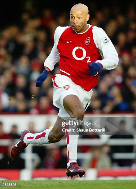 Thierry Henry Run Photos and Premium High Res Pictures - Getty Images