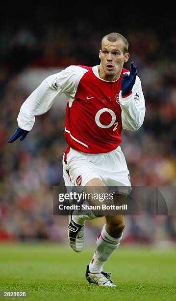 Freddie Ljungberg of Arsenal in action during the FA Barclaycard Premiership match between Arsenal and Blackburn Rovers on December 14, 2003 at...