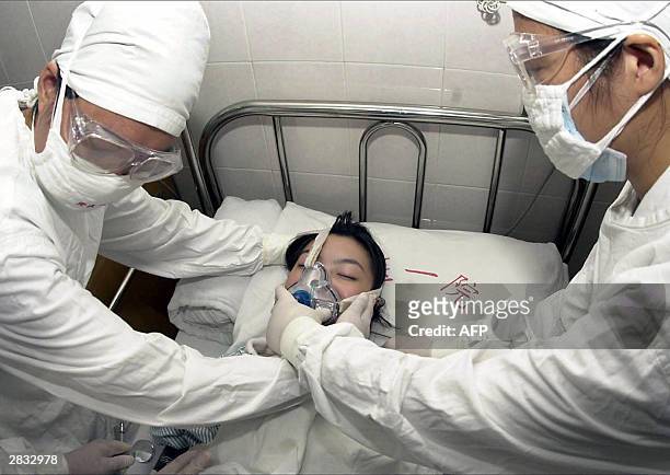 Filed photo dated 19 September, 2003 shows Chinese medical staff show how they treat a patient suspected to be suffering from Severe Acute...