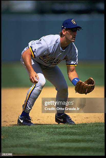 MILWAUKEE BREWERS INFIELDER B.J. SURHOFF AWAITS A HIT DURING THE BREWERS VERSUS OAKLAND ATHLETICS GAME AT OAKLAND COUNTY STADIUM IN OAKLAND,...