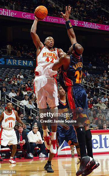 Track Ratliff Atlanta Hawks Theo Ratliff Photos and Premium High Res Pictures - Getty ...