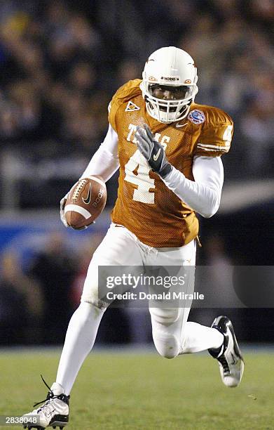 Roy Williams of the Texas Longhorns runs against the Washington State Cougars in first-half action in the Holiday Bowl December 30, 2003 at Qualcomm...