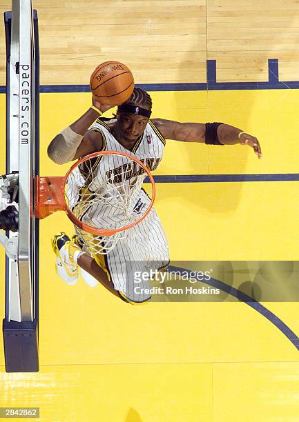 Jermaine O'Neal of the Indiana Pacers dunks against the New Orleans Hornets on January 3, 2004 at Conseco Fieldhouse in Indianapolis, Indiana. NOTE...