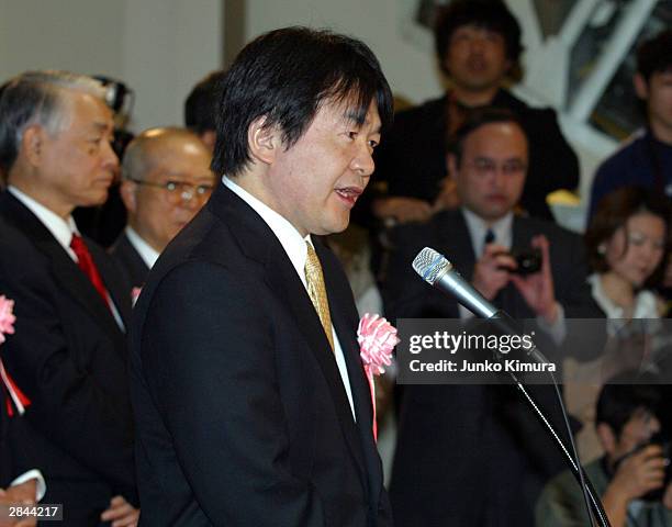 Heizo Takenaka, economic and fiscal policy minister, speaks at the opening celemony of the Tokyo Stock Exchange January 5, 2004 in Tokyo, Japan. The...