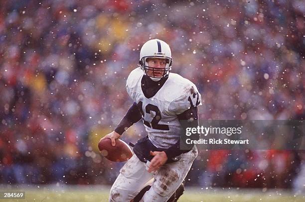 PENN STATE QUARTERBACK KERRY COLLINS LOOKS TO PASS IN THE SNOW DURING THE 17-16 LOSS TO NOTRE DAME AT SOUTH BEND, INDIANA.