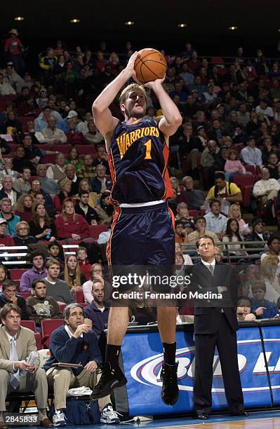 Troy Murphy of the Golden State Warriors shoots against the Orlando Magic during the game at TD Waterhouse Centre on December 19, 2003 in Orlando,...