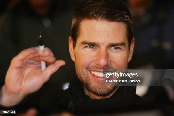 Actor Tom Cruise attends the German premiere of "The Last Samurai" on January 5, 2004 in Berlin.