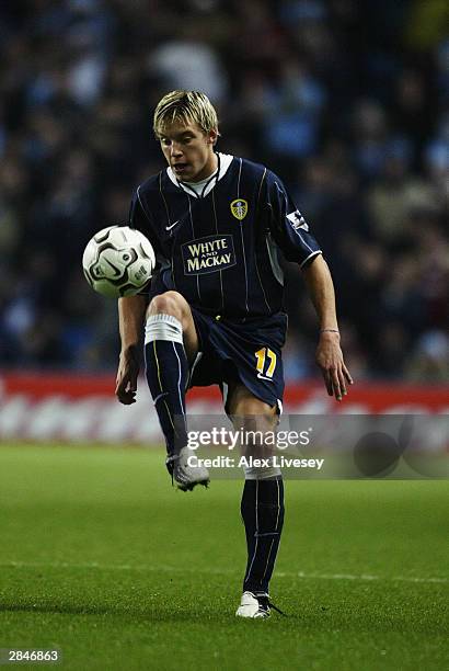 Alan Smith of Leeds United brings the ball under control during the FA Barclaycard Premiership match between Manchester City and Leeds United held on...