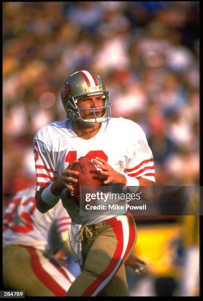 SAN FRANCISCO 49ERS QUARTERBACK JOE MONTANA DROPS BACK TO PASS DURING A 49ERS GAME VERSUS THE LOS ANGELES RAMS AT ANAHEIM STADIUM IN ANAHEIM,...