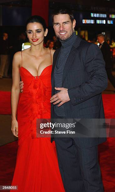 Penelope Cruz and Tom Cruise arrives for the UK Premiere of "The Last Samurai" at the Odeon, Leicester Square on January 6, 2004 in London.