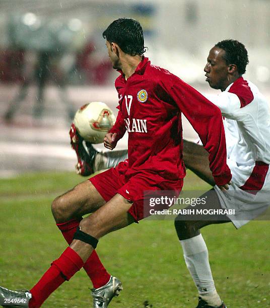 Emirati player Ismail Matar vies for the ball with Bahraini player Hussein Ali Hassan during their Gulf Cup tournament in Kuwait City 07 January...
