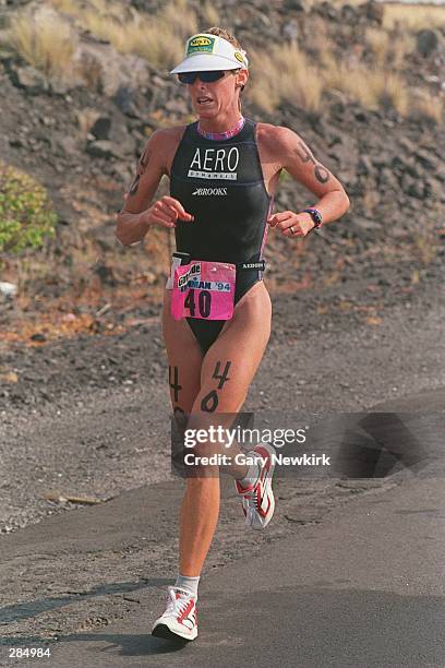 PAULA NEWBY-FRASER IN ACTION DURING THE MARATHON PORTION OF THE 1994 GATORADE IRONMAN TRIATHLON IN KONA, HAWAII. NEWBY-FRASER WENT ON TO WIN THE...