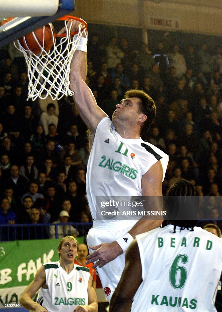 Zalgiris' Arvydas Sabonis (top) scores d