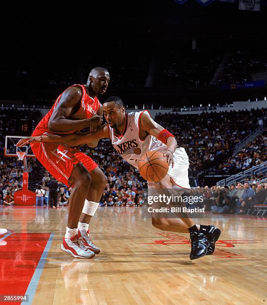 Kenny Thomas of the Philadelphia 76ers maneuvres the ball against Kelvin Cato of the Houston Rockets during the NBA game at Toyota Center on December...