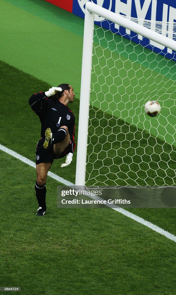 David Seaman Announces His Retirement Due To Shoulder Injury