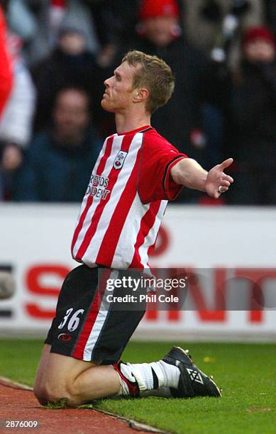 Brett Ormerod of Southampton celebrates scoring their first goal during the FA Barclaycard Premiership match between Southampton and Leeds United at...