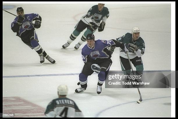 Geoff Sanderson Hartford Whalers NHL Hockey Action Poster - Starline 1 – Sports Poster Warehouse