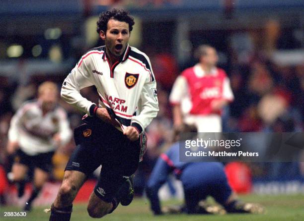 Ryan Giggs of Man Utd celebrates after scoring the winning goal during the FA Cup Semi Final match between Manchester United and Arsenal at Villa...