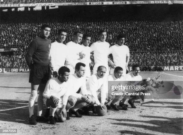 Real Madrid pictured just before beating Eintracht Frankfurt in the European Cup Final at Hampden Park, Glasgow, 2nd October 1960. Back row -...