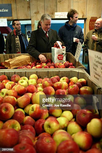 Democratic presidential candidate former Vermont Governor Howard Dean picks through a crate of apples during a stop at Mack's Apples January 23, 2004...