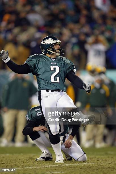 Kicker David Akers of the Philadelphia Eagles kicks the ball during the game against the Green Bay Packers in the NFC divisional playoffs on January...