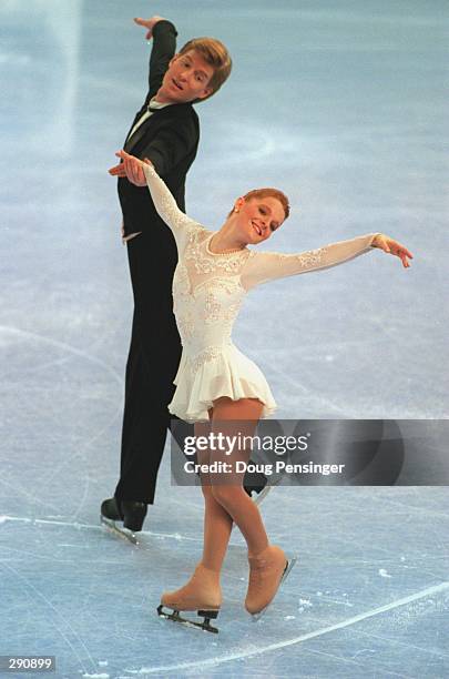 JENNI MENO AND TODD SAND DURING THE PAIRS COMPETITION AT THE US NATIONAL FIGURE SKATING CHAMPIONSHIPS AT THE CIVIC CENTER IN PROVIDENCE, RHODE ISLAND.