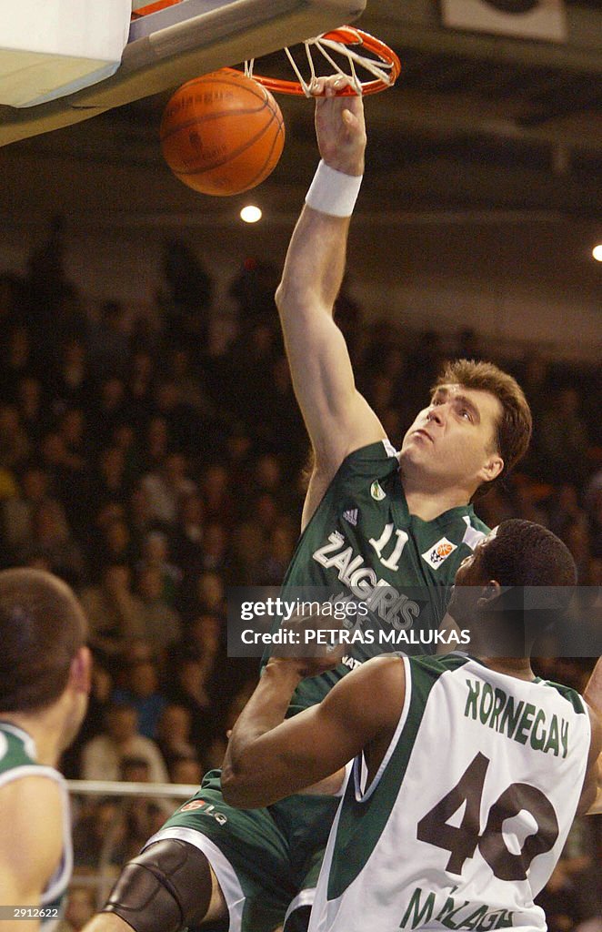 Zalgiris's Arvidas Sabonis (TOP) dunks a
