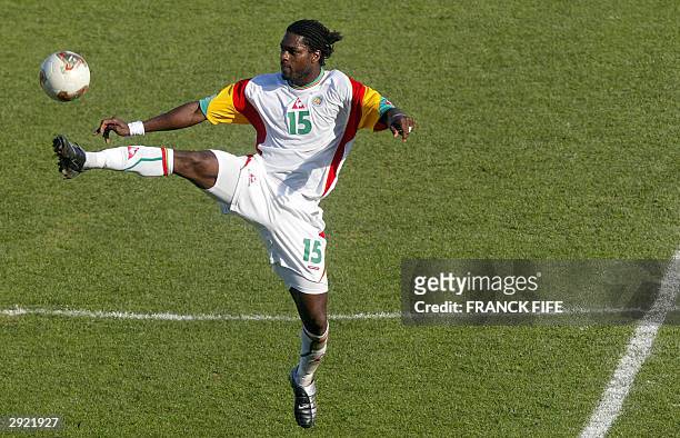 Senegalese defensive midfielder Salif Diao jumps for the ball 02 February 2004 at the stadium Al Menzah in Tunis during their African Nations Cup...