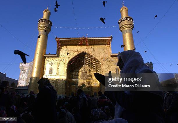 iraqis celebrate festival of sacrifice in najaf - najaf stock-fotos und bilder