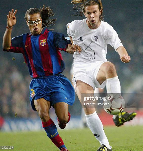 Edgar Davids of Barcelona battles with David Sanchez of Albacete during the La Liga match between FC Barcelona and Albacete played at the Nou Camp...